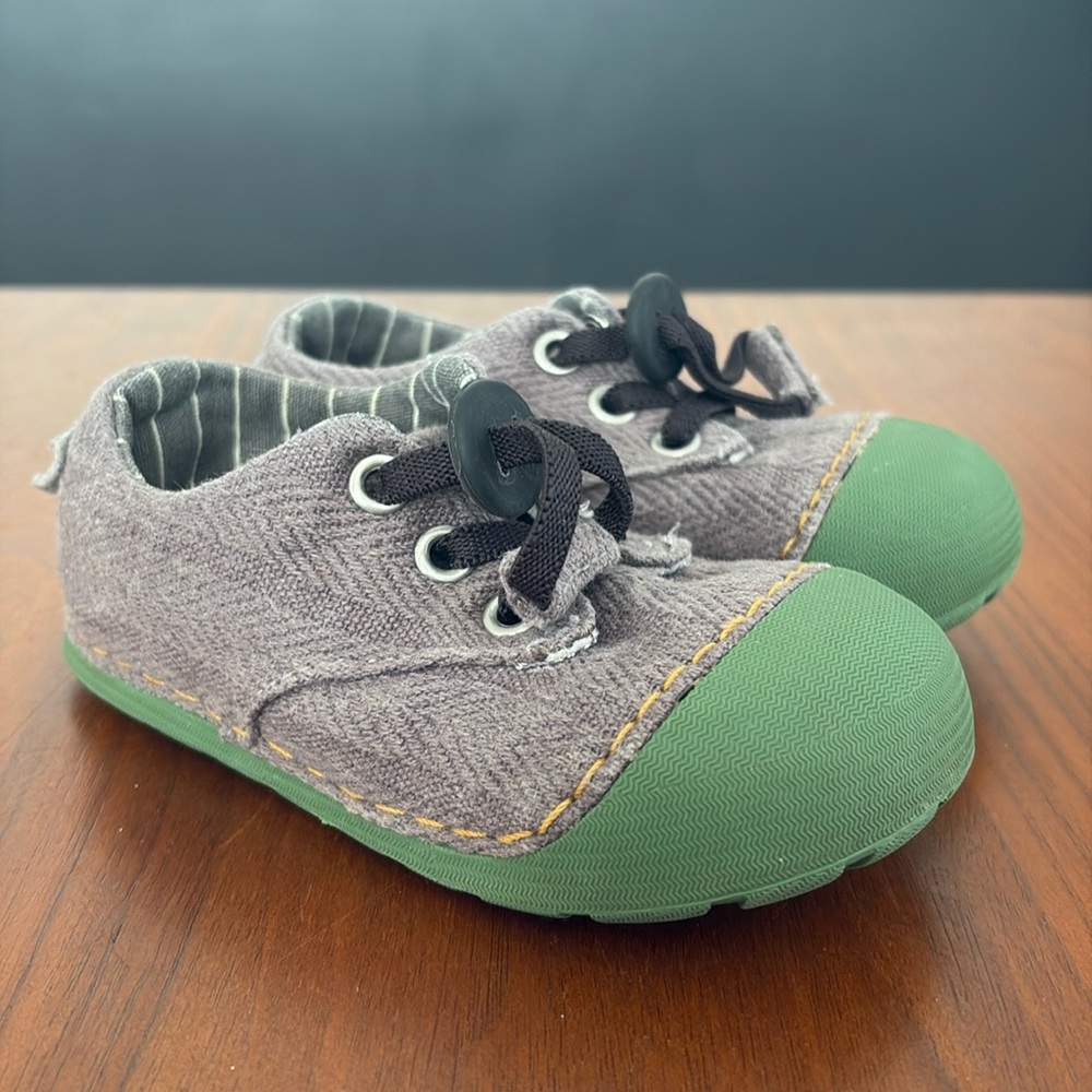 Simple brand, tweed sneakers, size 6